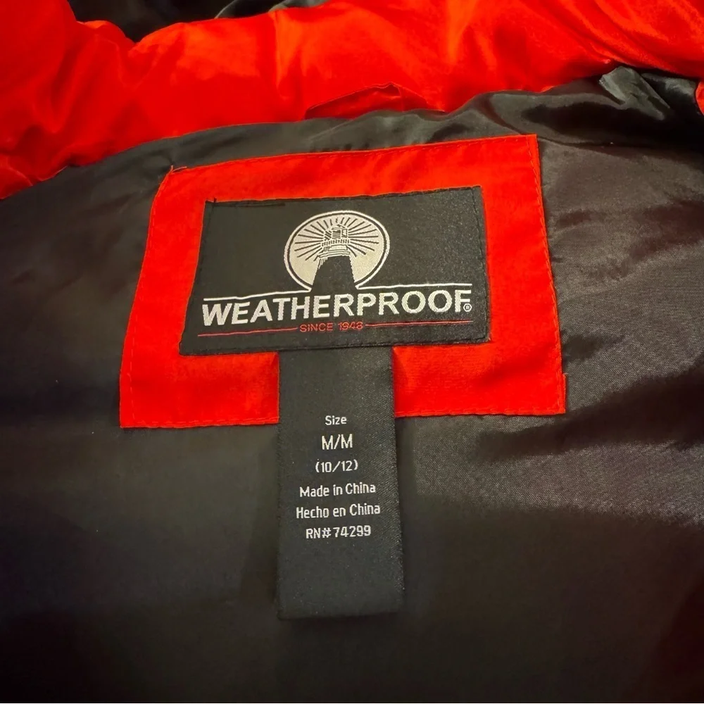 Weatherproof red black & gray puffer jacket with hood zip closure pockets, M.
